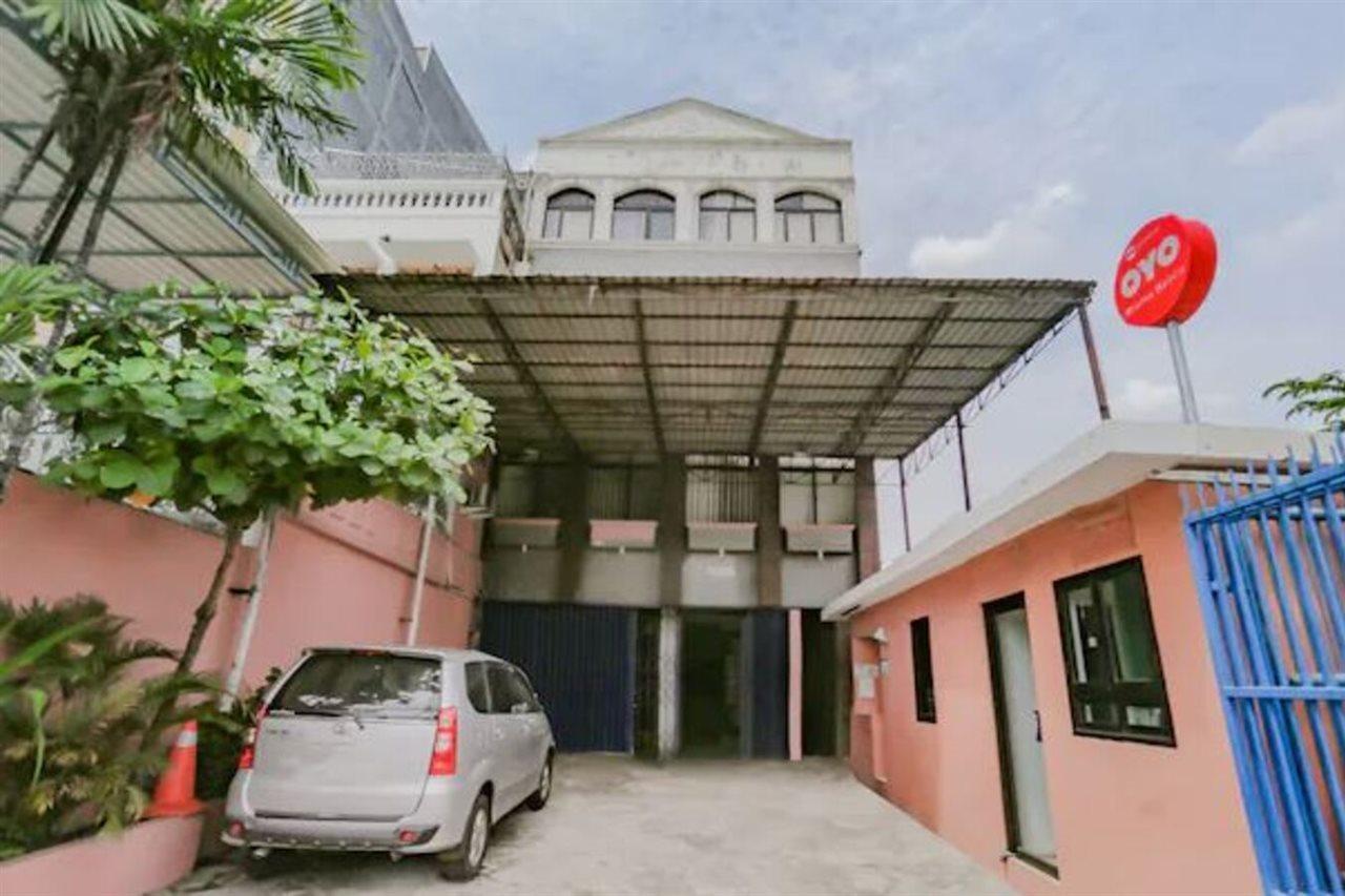 Отель Reddoorz Syariah Near Stasiun Karet Джакарта Экстерьер фото