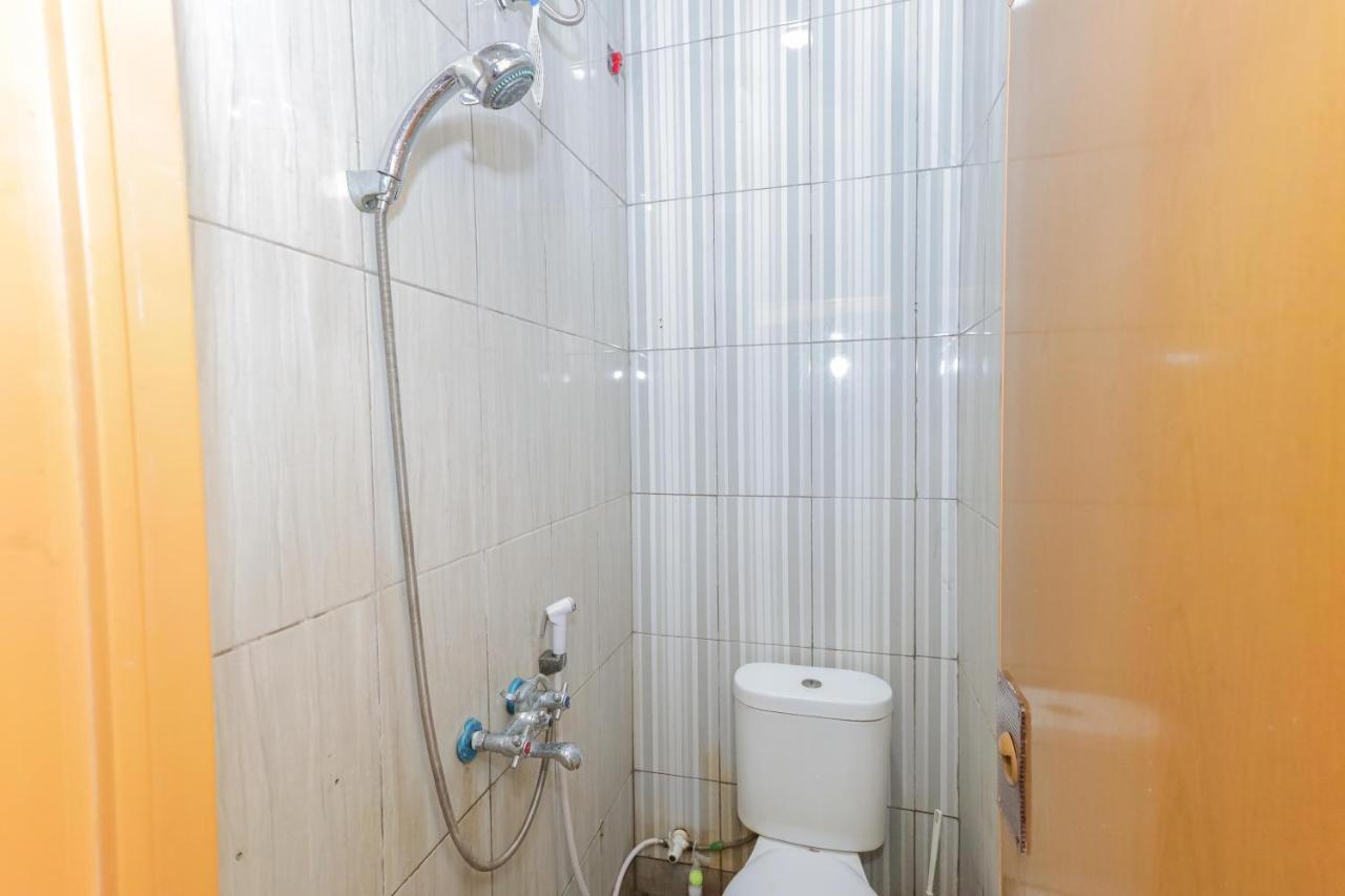 Отель Reddoorz Syariah Near Stasiun Karet Джакарта Экстерьер фото