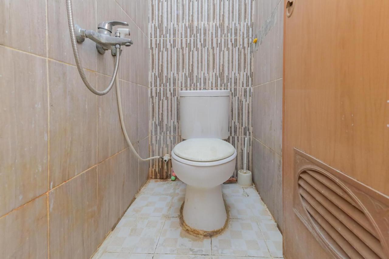 Отель Reddoorz Syariah Near Stasiun Karet Джакарта Экстерьер фото