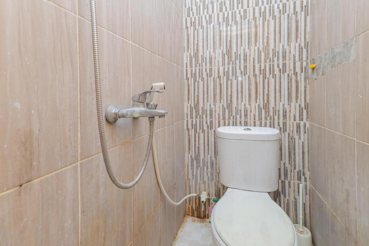 Отель Reddoorz Syariah Near Stasiun Karet Джакарта Экстерьер фото